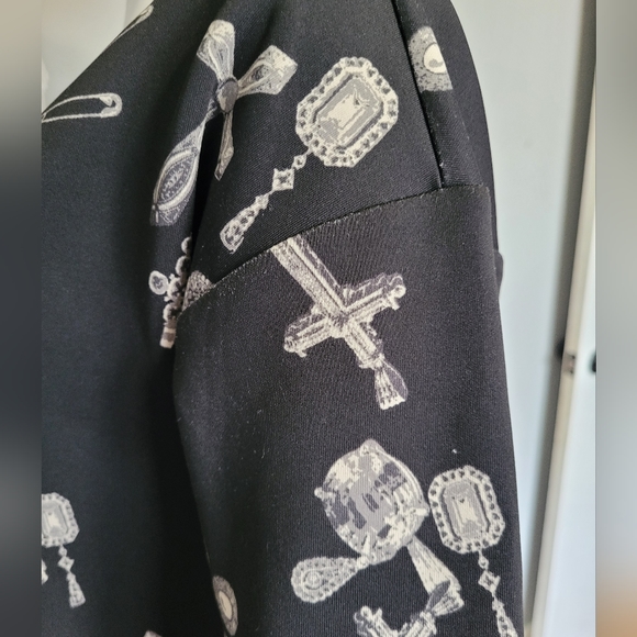 Rock & Republic Charms Print Scuba Sweatshirt, GUC, Size S - Picture 7 of 9